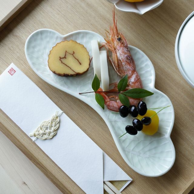 有田焼　錦銀松葉形　前菜皿