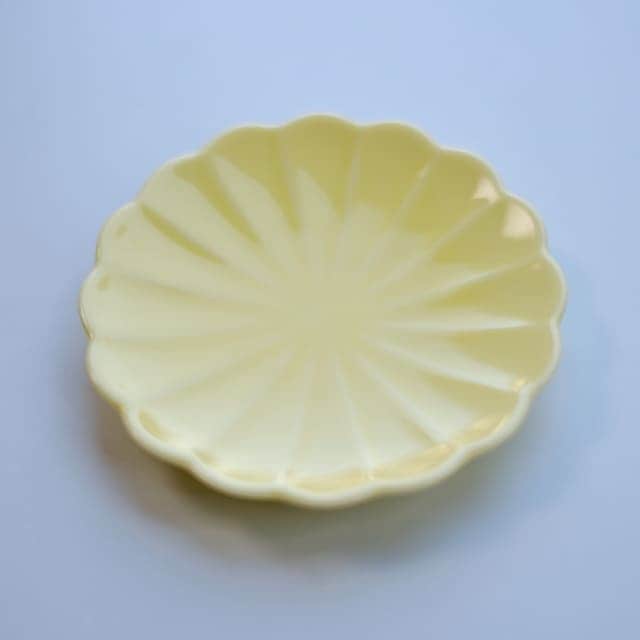 言花  11ｃｍ　小皿 福寿草 薄黄