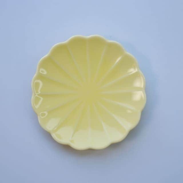 言花  11ｃｍ　小皿 福寿草 薄黄