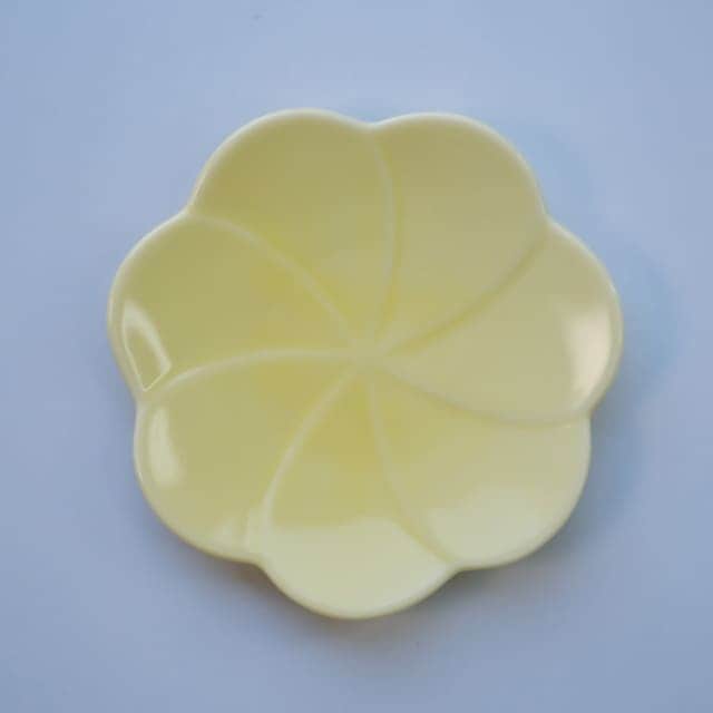 言花  11ｃｍ　小皿 立葵 薄黄