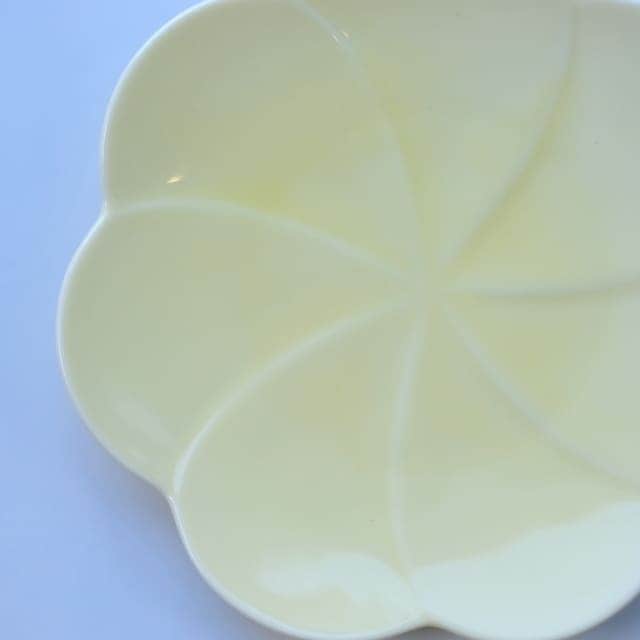 言花  17cm皿 立葵 薄黄