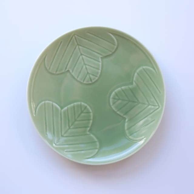紋　12ｃｍ小皿 松　レリーフ 緑釉
