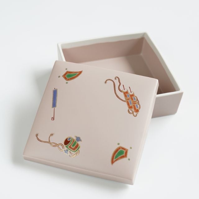 有田焼　宝尽くし　角蓋物　セラマット　ピンク