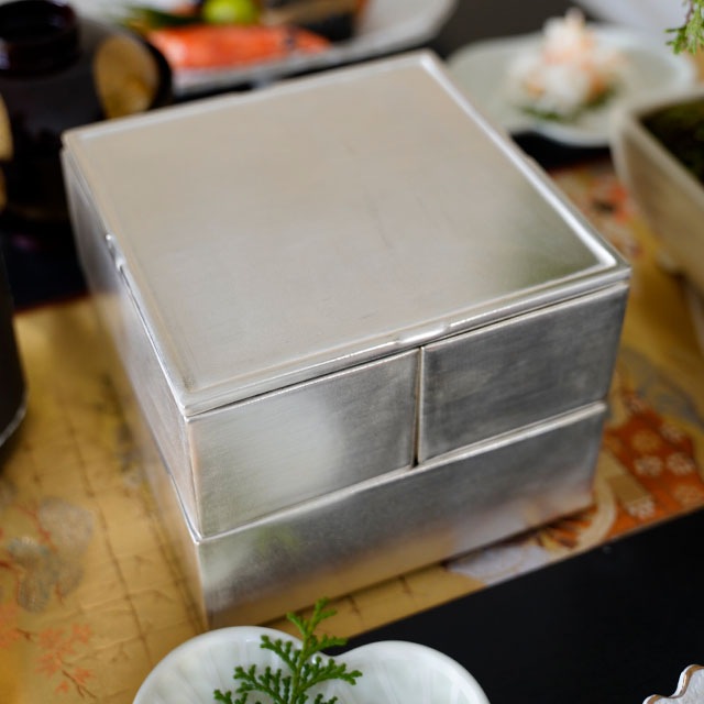 李荘窯 マンガン銀彩 家型七段重