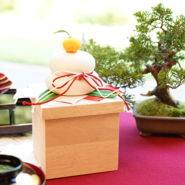 京ちりめん橙付き　とうきの鏡餅飾り 大（木箱タイプ）日本製