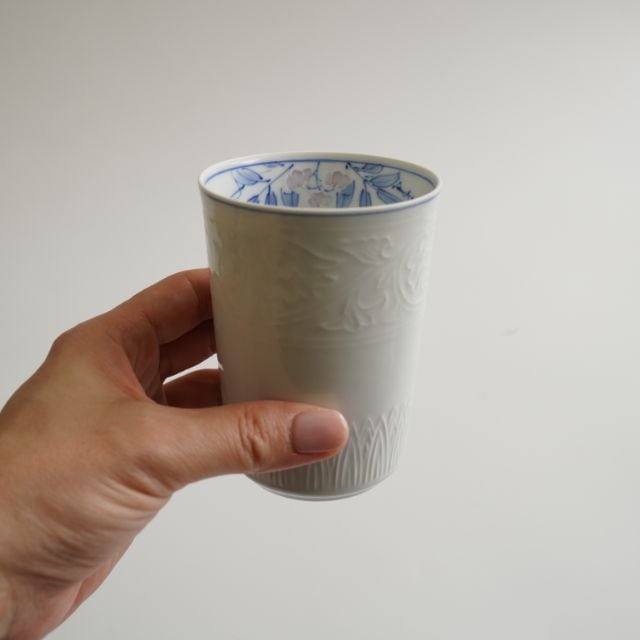 藤絵 唐草彫湯呑大 （青線） ｜ 四季折々のおしゃれな和食器通販