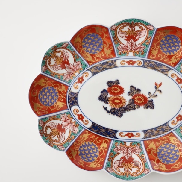 波佐見焼　金彩間取菊紋　24.5cm楕円皿