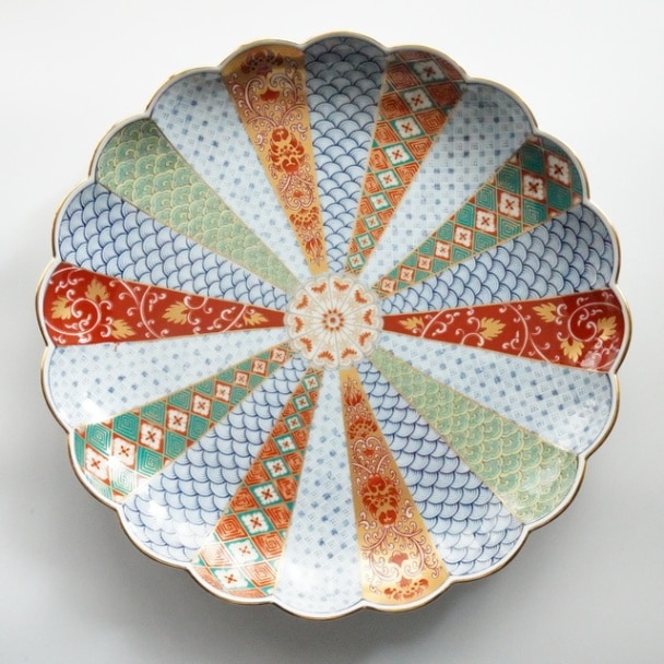 波佐見焼　菊割花地紋　８号皿