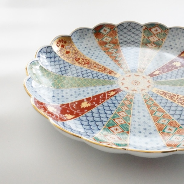 波佐見焼　菊割花地紋　８号皿