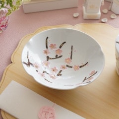 伊万里焼 一珍紅梅 五方押鉢 ｜ 四季折々のおしゃれな和食器通販サイト