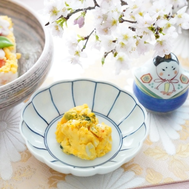 有田焼 手描き線紋 菊割小鉢 青 ｜ 四季折々のおしゃれな和食器