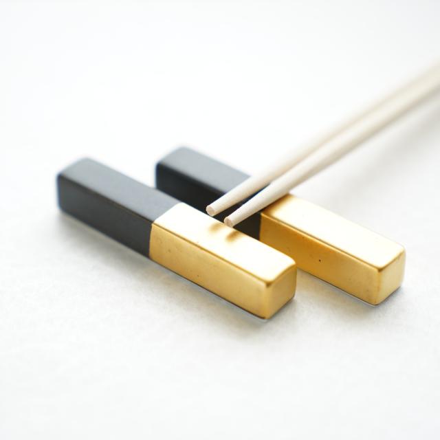 有田焼 黒マット金彩 ペア カトラリーレスト（化粧箱入り） ｜ 四季