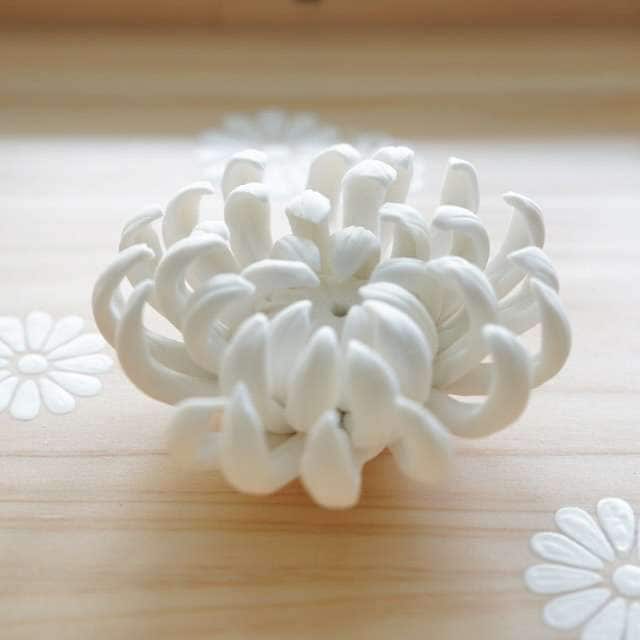 陶器の菊飾り(お香立て)