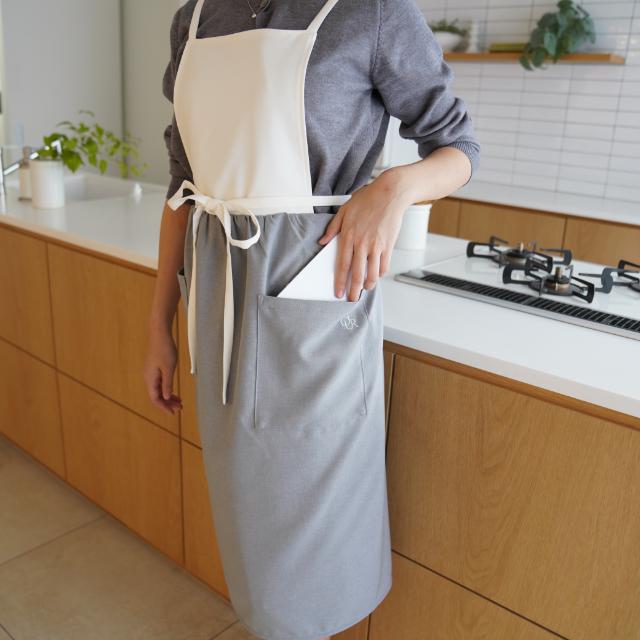 リボンエプロン　ホワイト×グレ－　FOURGRACEオリジナル