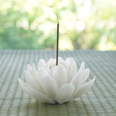 陶器の蓮型香立て ホワイト ｜ 四季折々のおしゃれな和食器通販サイト