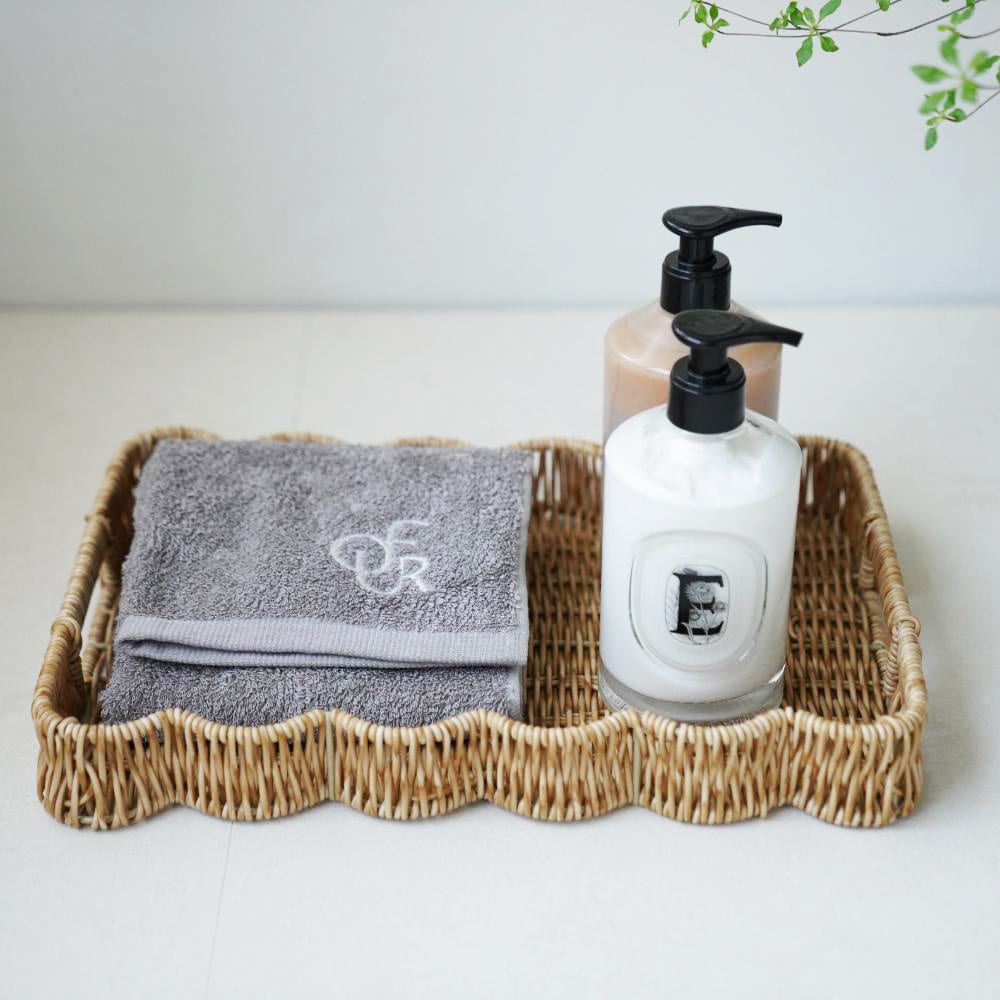 【4月下旬までにお届け】洗えるスカラップトレイ 35.5cm