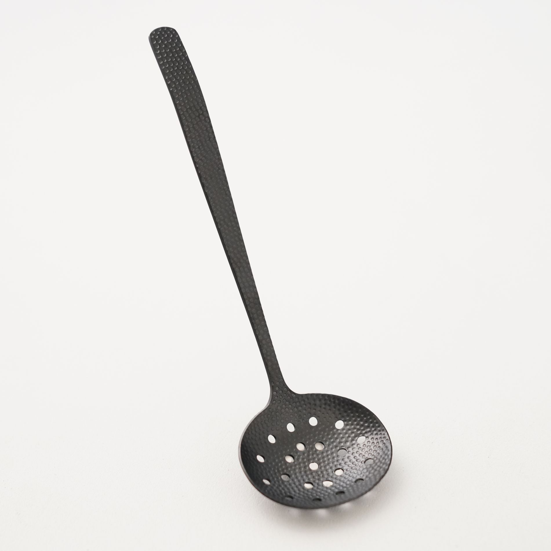 槌目入りお玉　穴有　ブラック