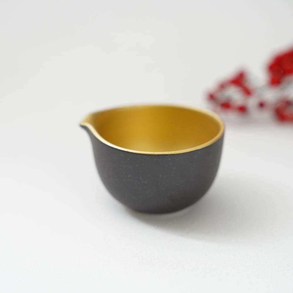 鉄砂金彩片口小付