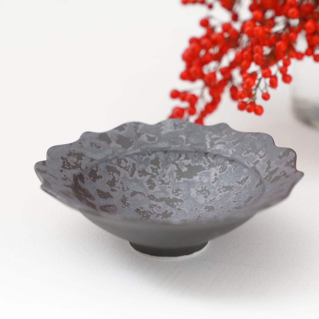 いぶし銀タタキ桔梗小鉢