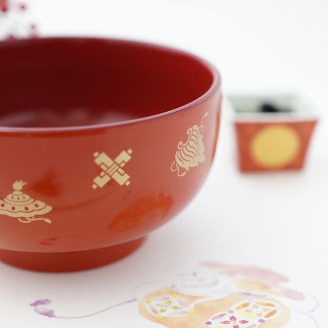 5.4寸　富貴鉢　柿朱内朱　宝尽くし絵入り