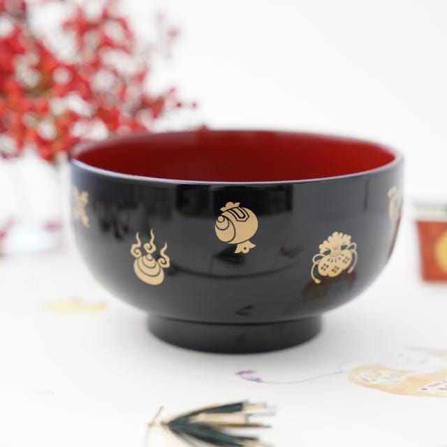 5.4寸　富貴鉢　黒内朱　宝尽くし絵入り
