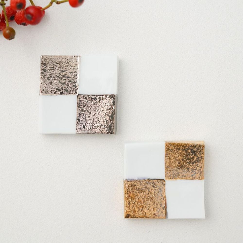 【予約/12月お届け】有田焼　4.5cm角箸置き　大　市松ペアセット（白金・白銀）