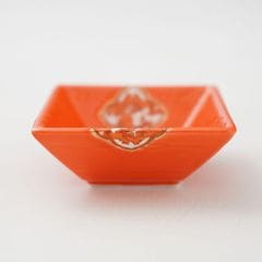 有田焼 赤絵金彩 木瓜山水 角小鉢｜ 四季折々のおしゃれな和食器