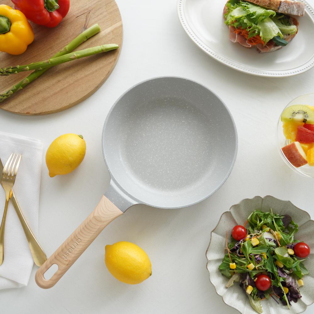 軽いフライパン エア 20cm IH対応