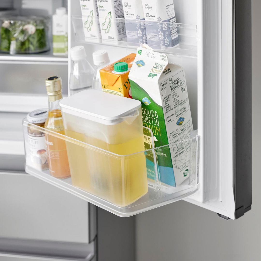棚に入れられる冷水筒 タワー 1L ホワイト 