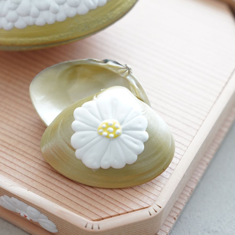 菊の置上蛤香合 豆サイズ｜ 四季折々のおしゃれな和食器通販サイト