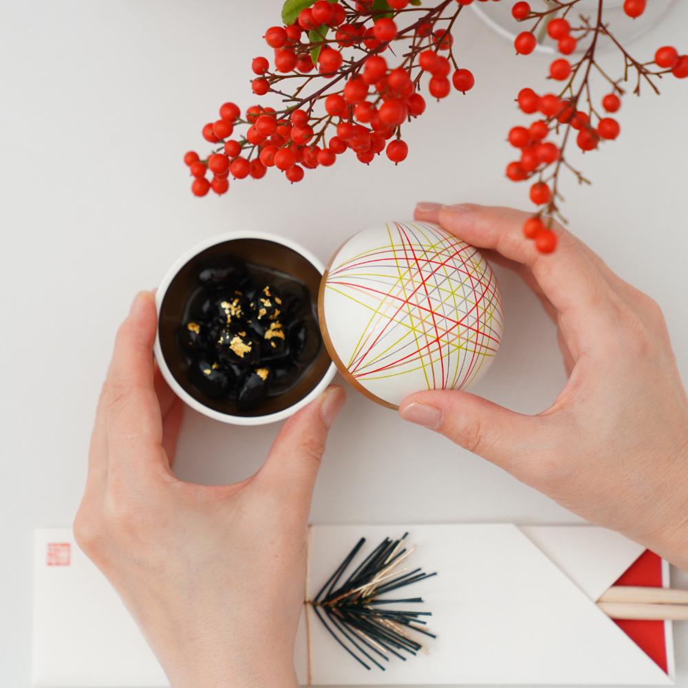 球珍味 手まり柄内金パール 白 ｜ 四季折々のおしゃれな和食器通販