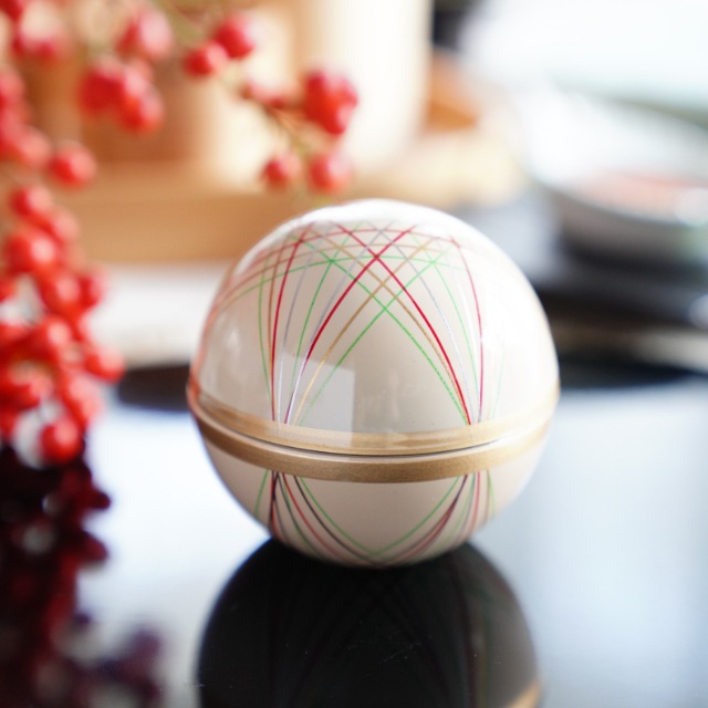 球珍味 手まり柄内金パール 白 ｜ 四季折々のおしゃれな和食器通販