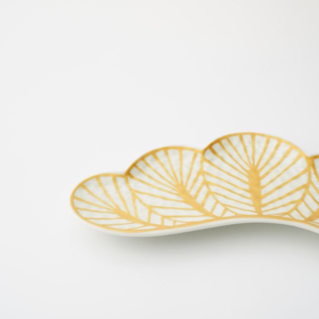 有田焼　錦金松葉形　前菜皿