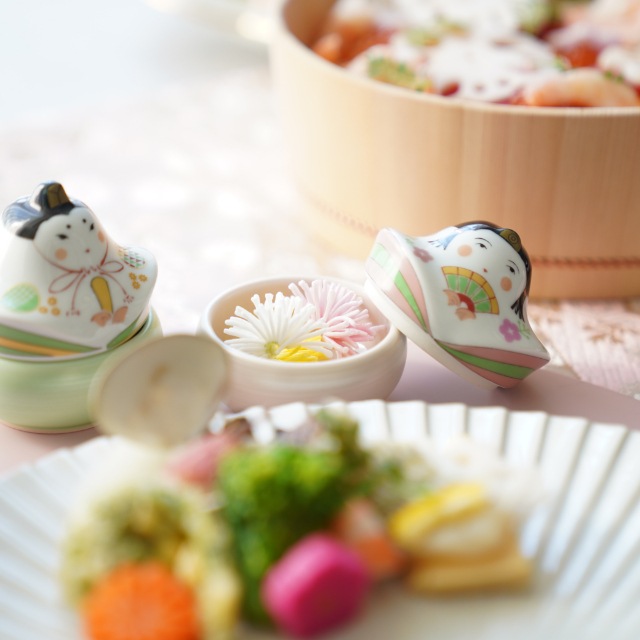 有田焼　ピンク梅柄パールおひな様珍味入れ　お雛様