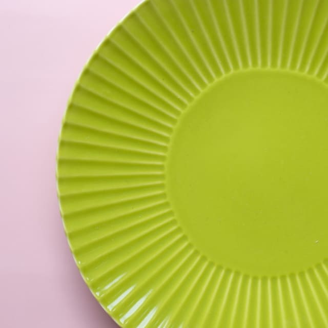 波佐見焼　若草釉　しのぎ　大皿