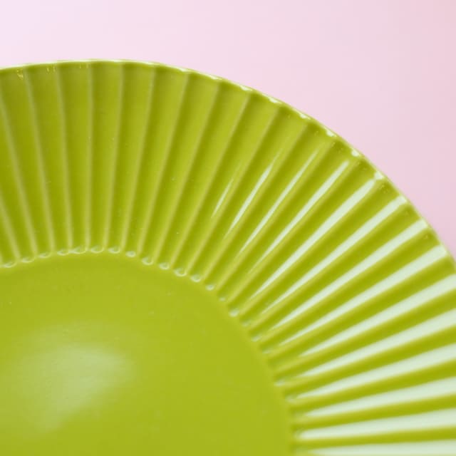 波佐見焼　若草釉　しのぎ　大皿