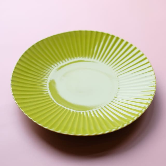 波佐見焼　若草釉　しのぎ　大皿