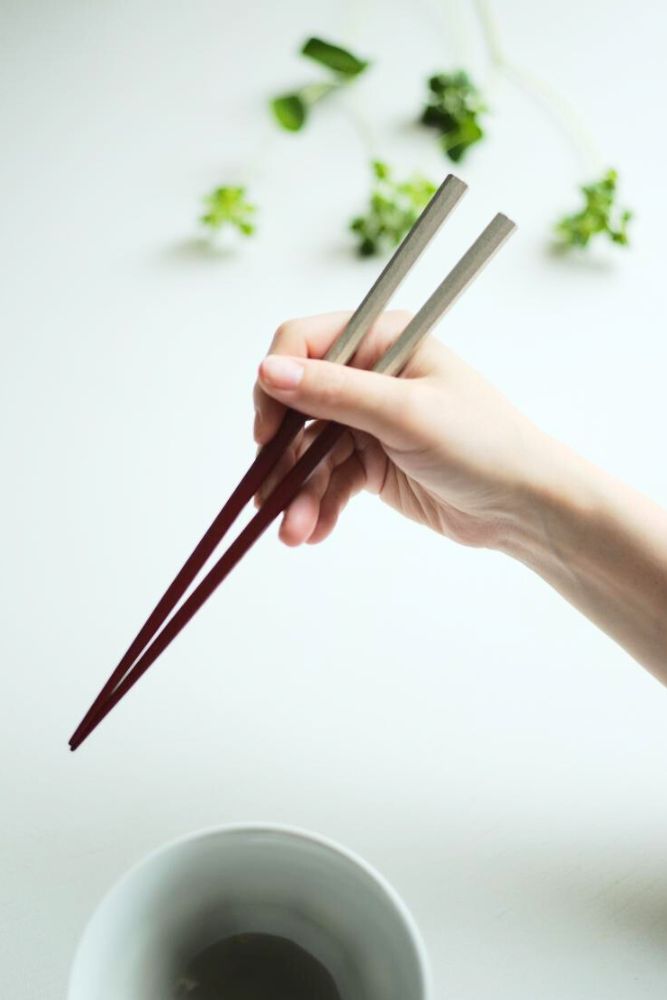 桐箱入り 木地呂 黒金/朱銀 漆塗 八角箸セット 3枚目