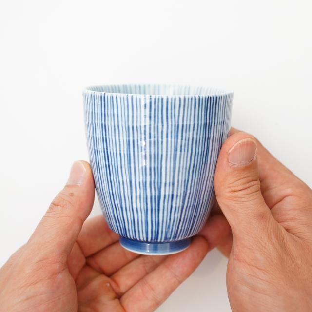 内外千筋 湯呑 青 ｜ 四季折々のおしゃれな和食器通販サイト FOURGRACE