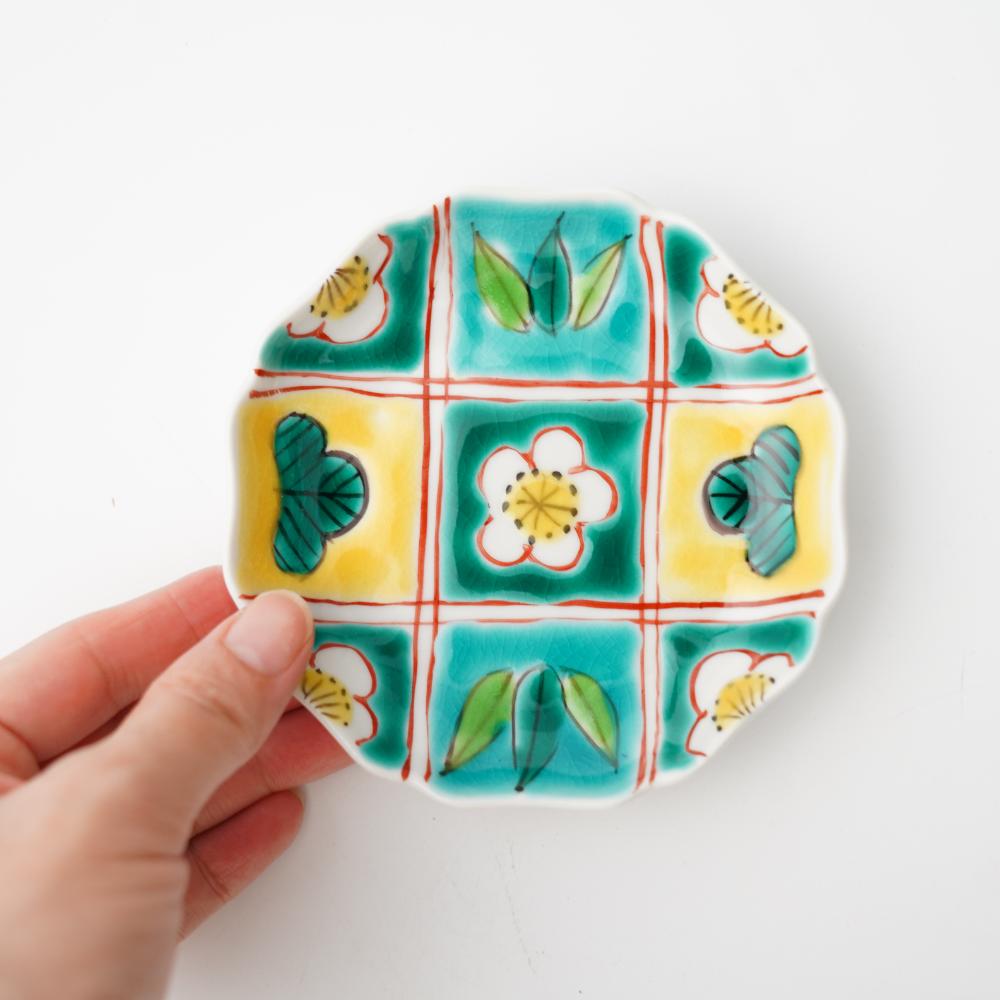 お値下げしました、九谷焼　松竹梅　皿付盃 眉石窯 九谷焼 モッコ小皿 格子松竹梅 ｜ 四季折々のおしゃれな和食器