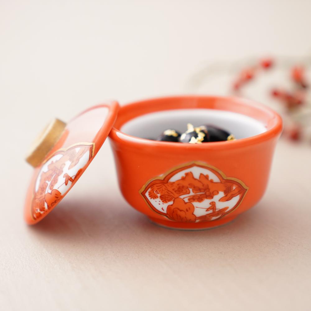 有田焼 赤絵金彩 木瓜山水 蓋付小付 ｜ 四季折々のおしゃれな和食器