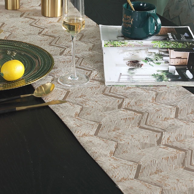 シックゴールド　タッセル付きテーブルランナー