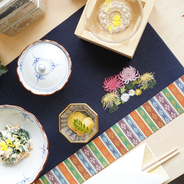 重陽の節句　刺繍　プレイスマット　濃紺　47×21.5ｃｍ