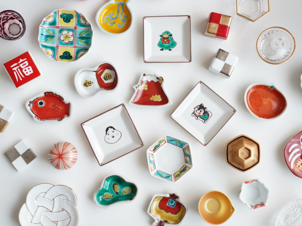 双鳩窯　九谷焼　角小皿　寿ぎ（ことほぎ） おかめ