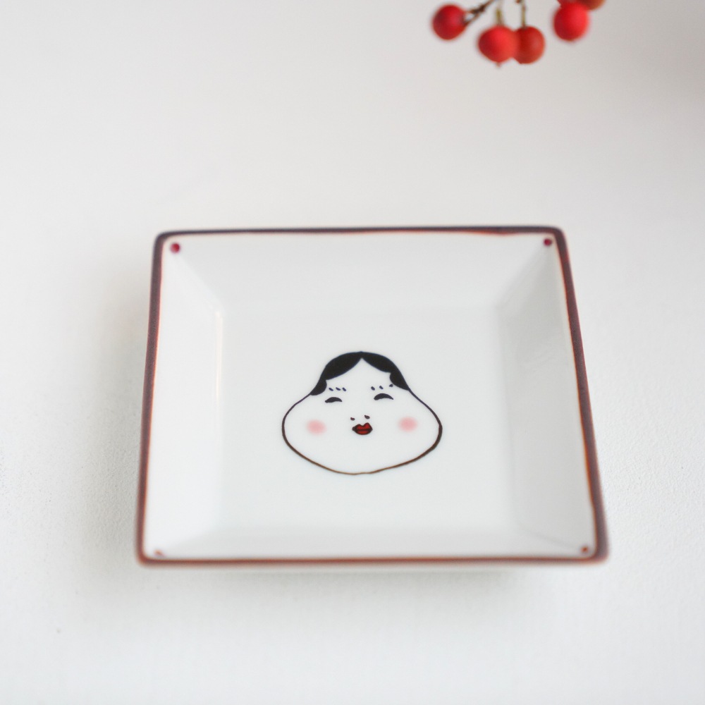 双鳩窯　九谷焼　角小皿　寿ぎ（ことほぎ） おかめ