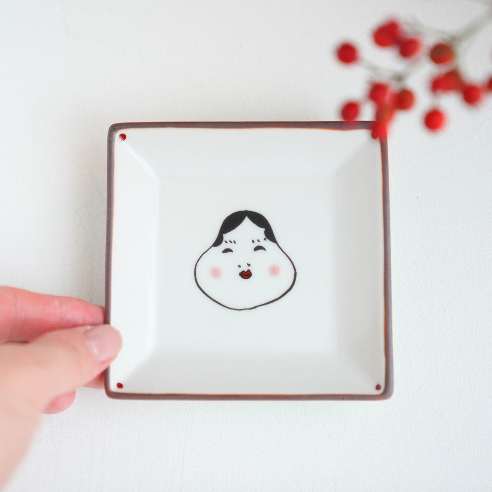 双鳩窯　九谷焼　角小皿　寿ぎ（ことほぎ） おかめ