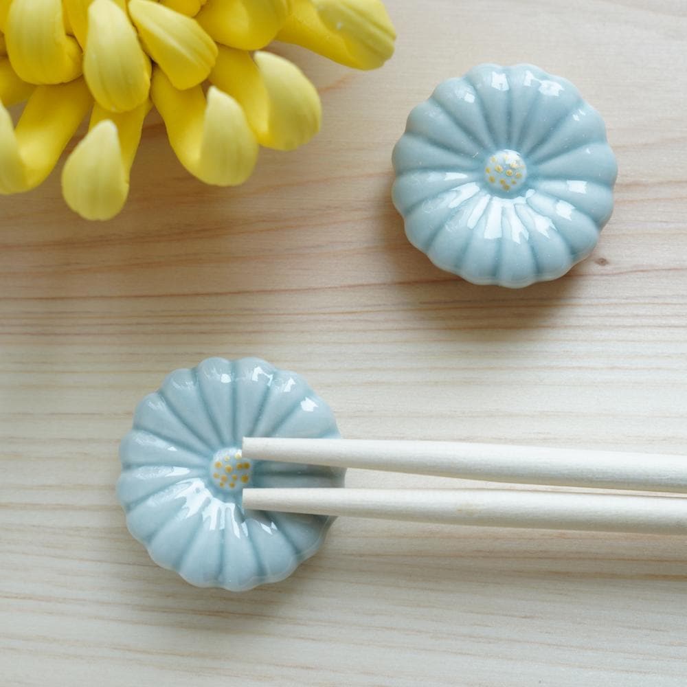 【陶器市】波佐見焼  菊 箸置き 青磁 9枚目