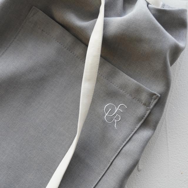 リボンエプロン　ホワイト×グレ－　FOURGRACEオリジナル