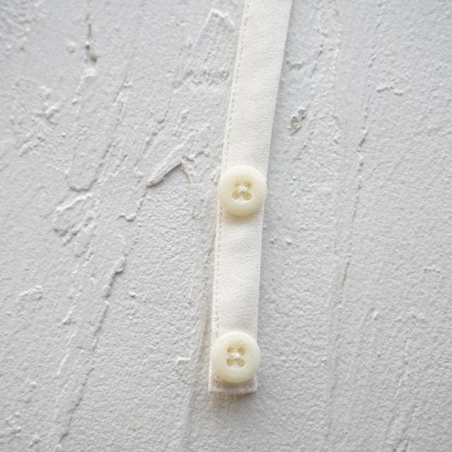 リボンエプロン　ホワイト×ベージュ　FOURGRACEオリジナル