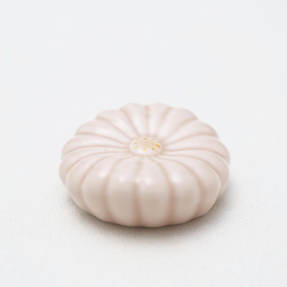 【陶器市】波佐見焼  菊 箸置き ピンク 2枚目